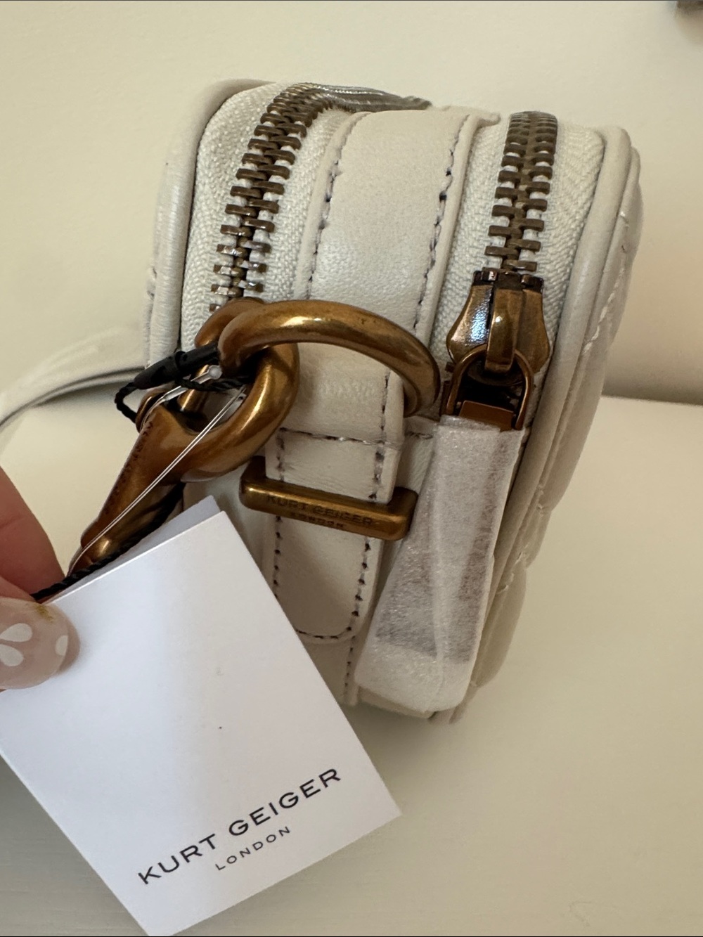 Kurt Geiger Leather Quilted Crossbody Camera Bag & Cream NWT - Picture 4 of 6
